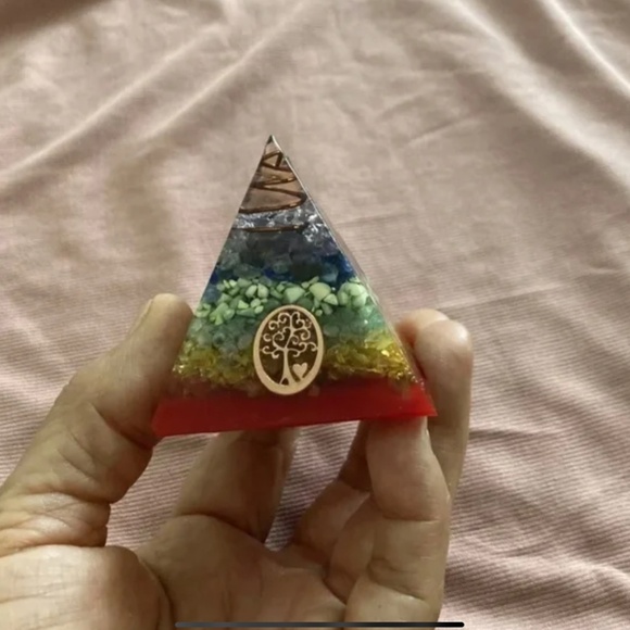 Chakra Orgonite Orgone Pyramid Energy Generator. Handmade - Picture 9 of 9